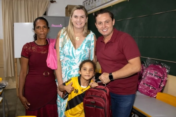 Foto - Entrega Kit Escolar Santa Terezinha