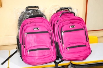 Foto - Entrega Kit Escolar Santa Terezinha